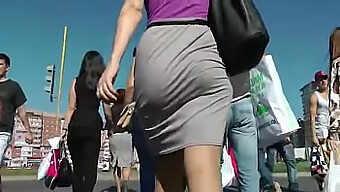 Sexy Women With Big Booties Walk And Bounce On The Street